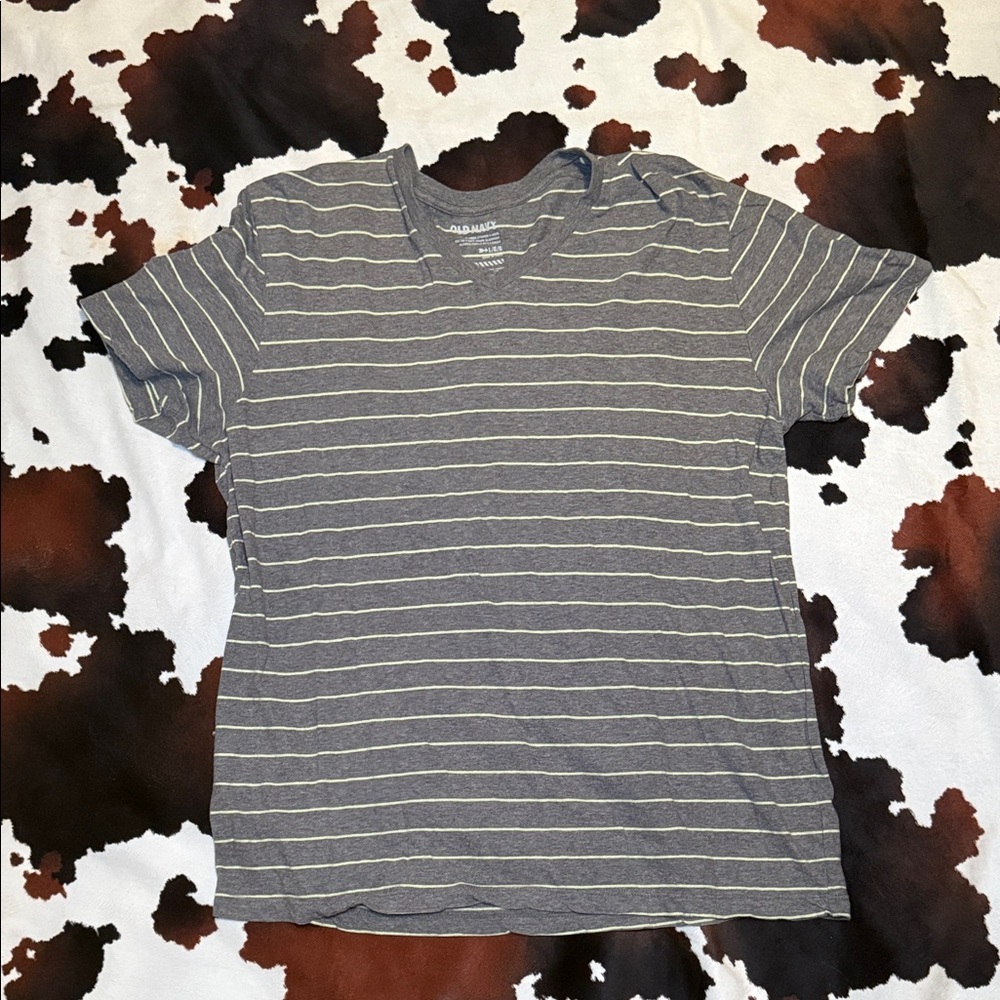 Old Navy Men’s Gray and Yellow/Cream Striped V-Neck T-Shirt Size Large